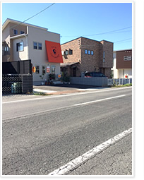 お店の外観(表町側から歩いてきた場合)です。