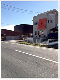 ● お店の外観(県庁側から歩いてきた場合)です。